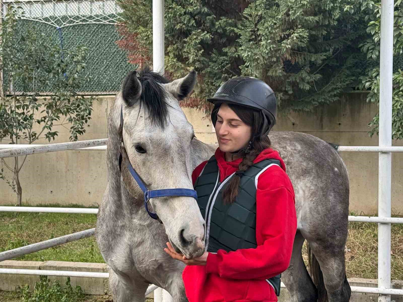 Kadınlar "dizginleri" ele aldı
