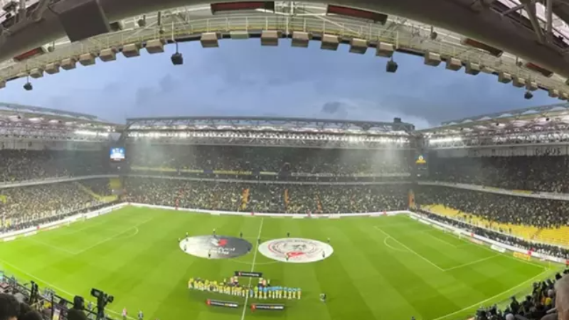 Ne olduysa golden sonra oldu! Fenerbahçe tribünlerinden futbolculara ve yönetime olay tepki