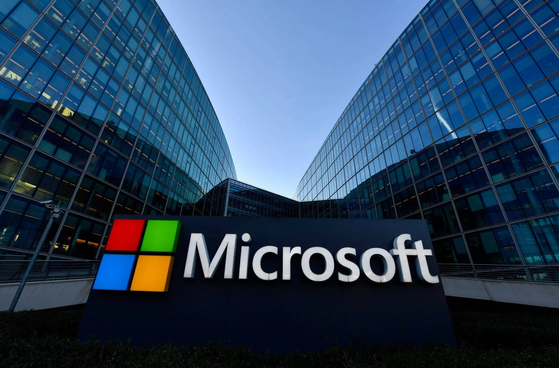 Teknoloji devi Microsoft 9 bin kişiyi işten çıkaracak!